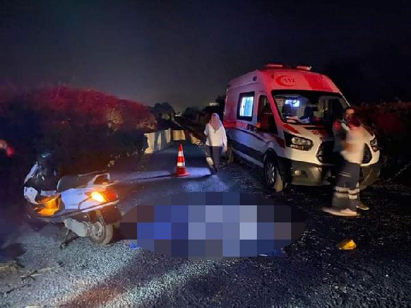 İzmir'de motosiklet devrildi: 1 ölü, 1 yaralı