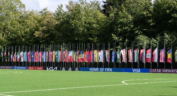 Endonezya'daki stadyum felaketi sonrası FIFA merkezinde bayraklar yarıya indirildi