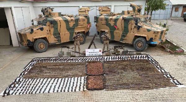 Bakan Soylu: Hakkari kırsalında PKK'nın cephaneliği ele geçirildi