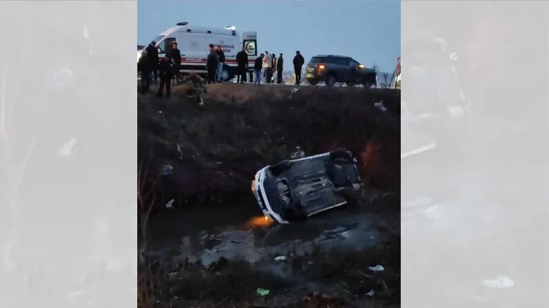 Dereye düşen otomobildeki 2 kadın yaralandı