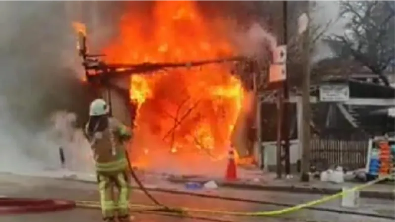 Beykoz'da ayakkabı dükkanı alev alev yandı