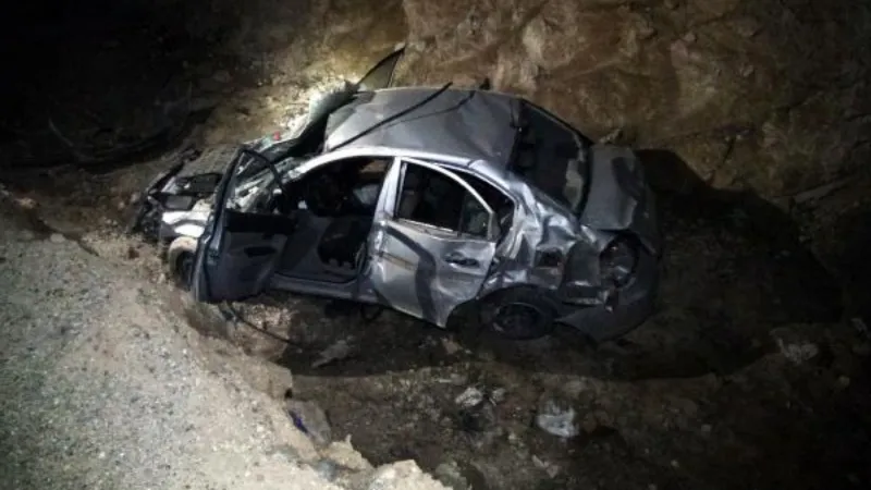 Kilis'te, şarampole devrilen otomobilin sürücüsü polis memuru ağır yaralandı