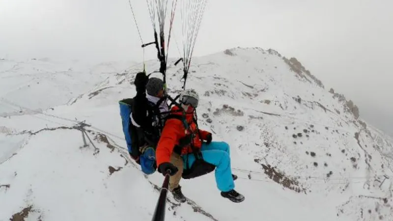 Ergan Dağı'nda kayak ve yamaç paraşütü