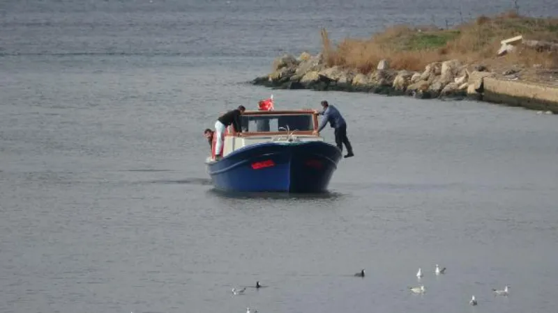 Balıkçıların Sarıçay'daki 'ölü yosun' sorunu