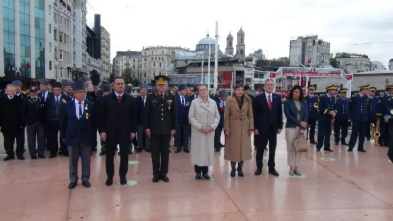 KKTC'nin 39. kuruluş yıl dönümü nedeniyle Taksim'de tören