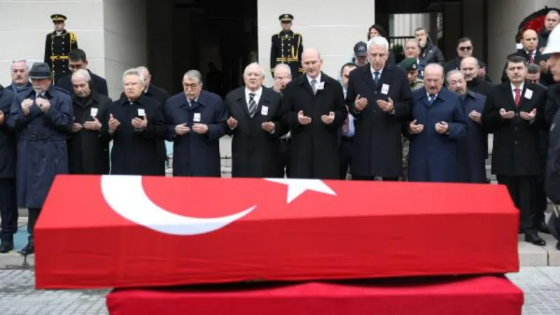 Eski İçişleri Bakanı Bayar, son yolculuğuna uğurlandı