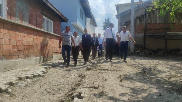 Kütahya Valisi Çelik, dün, yağış sırasında zarar gören köyleri ziyaret etti