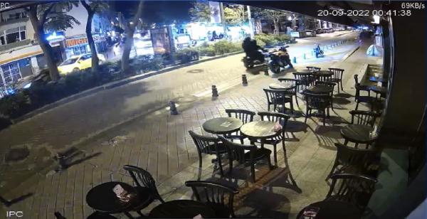  Kadıköy'de 10 saniyede motosiklet hırsızlığı kamerada 