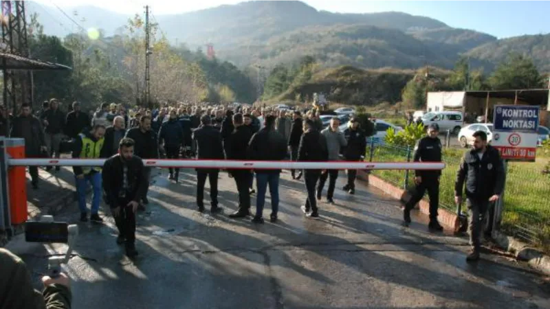 Facianın yaşandığı ocakta çalışan madencilerden, müdür yardımcısının görevden alınmasına tepki