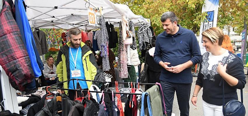 Kadıköy Belediye Bahçesinde Yeniden Kullanım Pazarı