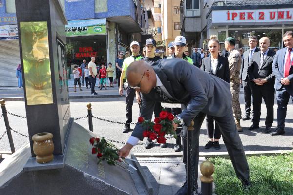 Emniyet Müdürü Kaya, Gaffar Okkan'ın mezarını ve şehit edildiği yeri ziyaret ederek, göreve başladı