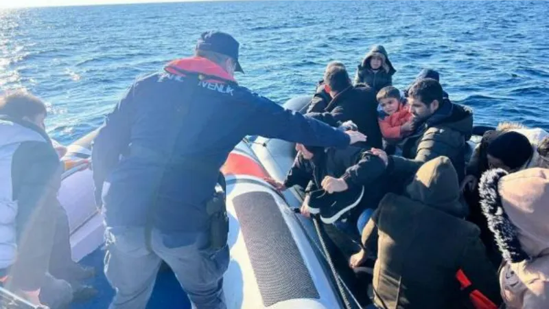 İzmir'de 113 kaçak göçmen kurtarıldı, 37 kaçak göçmen yakalandı