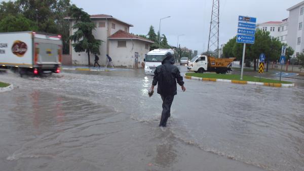 Balıkesir'de sağanak etkili oldu