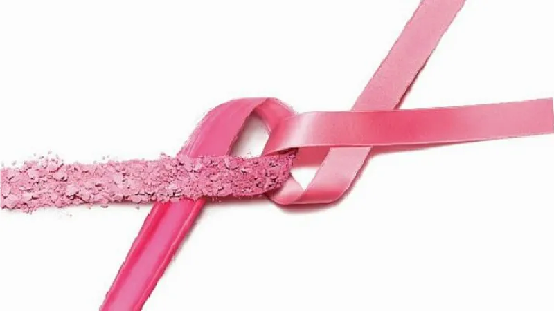Estée Lauder Şirketleri tarafından tasarlanan   Pembe Kurdele 30 Yıldır Meme Kanserine Karşı Mücadele Edenlerin Yanında