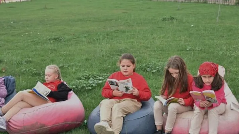Mustafakemalpaşa’da Çocuklar Sokak Hayvanları İle Kitap Okudu