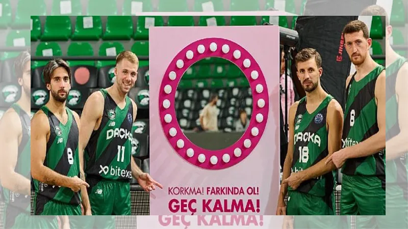 Meme Kanseri Farkındalığı İçin Pembe Ayna Parkede