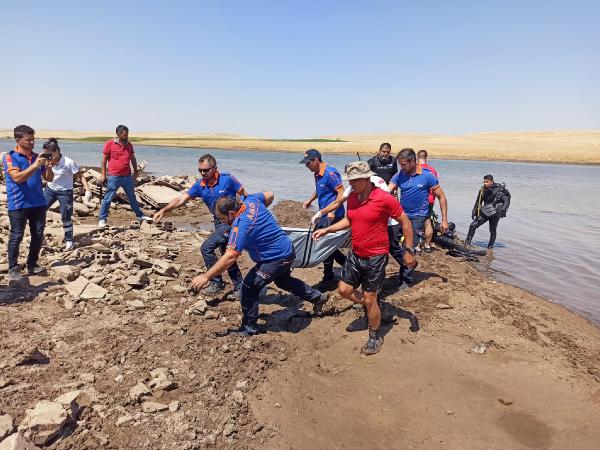 Diyarbakır'da gölete giren 13 yaşındaki Ahmet, kayboldu