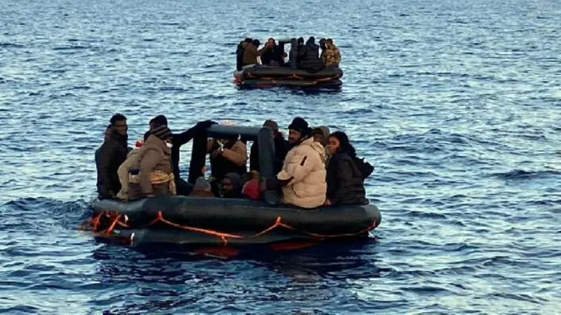 Bodrum açıklarında Yunan unsurlarının ittiği 124 kaçak göçmen kurtarıldı