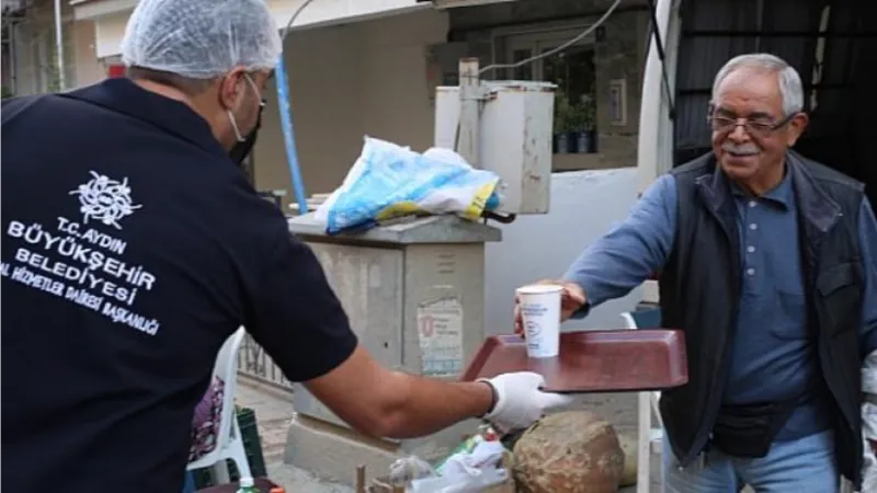 Pazarcı esnafı sabahları yapılan çorba ikramından memnun kaldı