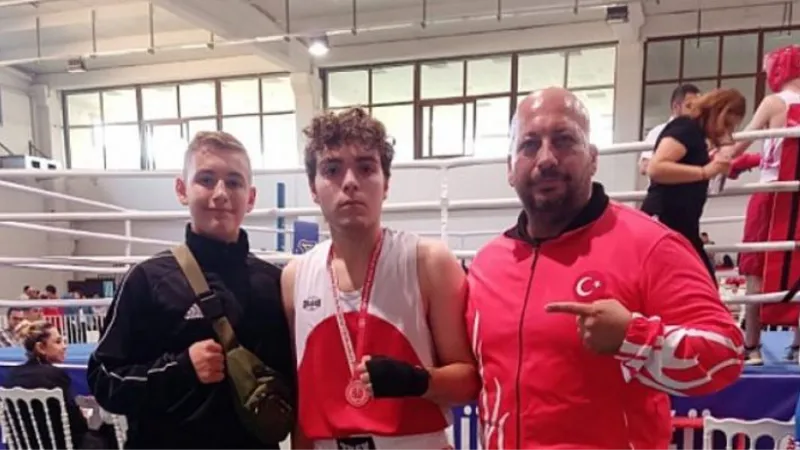 Seferihisar Halk Eğitimi Merkezi Kursiyeri Hasan Sakarya’dan Gümüş Madalya
