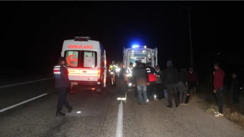 Manisa'da hafif ticari araç devrildi: 4’ü çocuk 7 yaralı