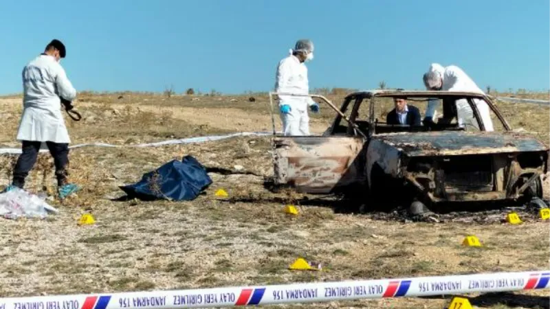 Afyon'da yanmış otomobilde 2 ceset bulundu