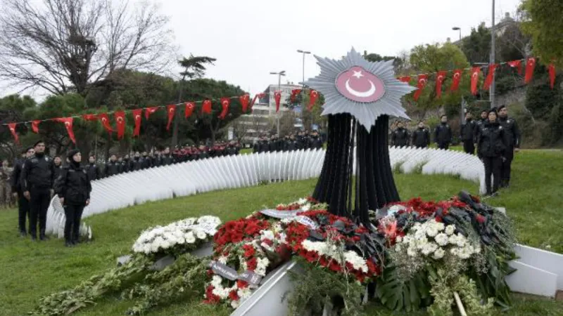 Beşiktaş'taki terör saldırılarında şehit düşenler anıldı