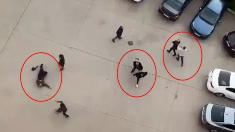 Diyarbakır'da fırçalı, sopalı kavga kamerada: 3 yaralı