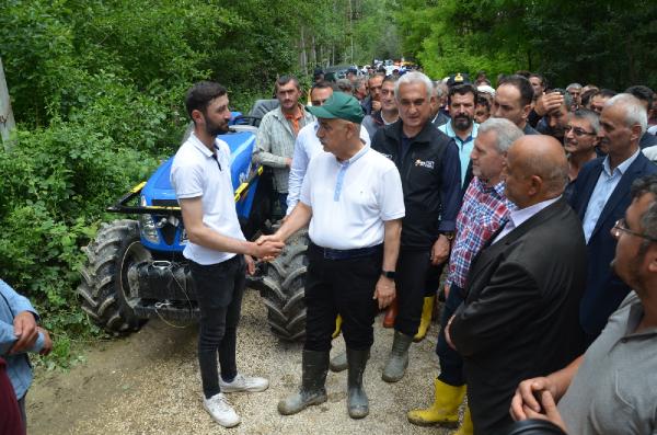 Bakan Vahit  Kirişci, Kastamonu'da sel sonrası tarım arazilerini inceledi  