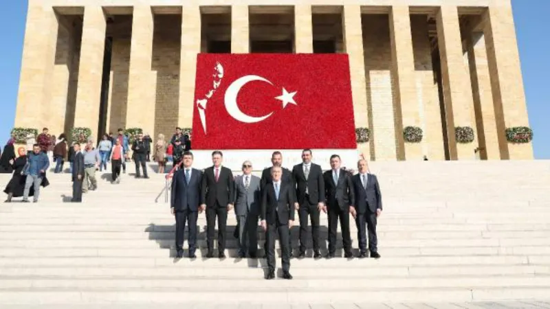 Trabzonspor yönetimi Anıtkabir’i ziyaret etti