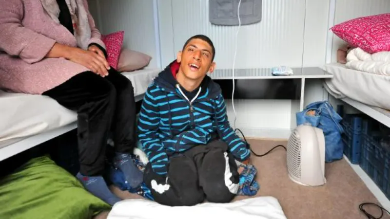Çadırda yaşayan yüzde 99 engelli Mehmet Ali için özel konteyner kuruldu