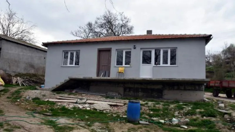 Evdeki yangında tüp bebek için biriktirdikleri para da yanan çift, yeni yuvalarına kavuştu