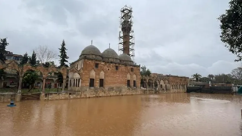 Şanlıurfa'da Balıklıgöl taştı