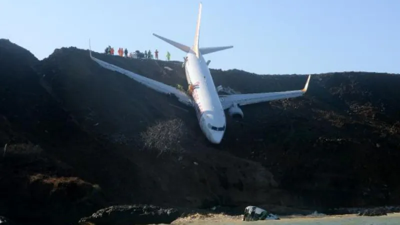 Pistten çıkan uçağın ikinci pilotu: Sağ motor geri itiş sisteminde arıza mevcuttu