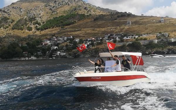 Denizde 30 Ağustos Zafer Bayramı coşkusu