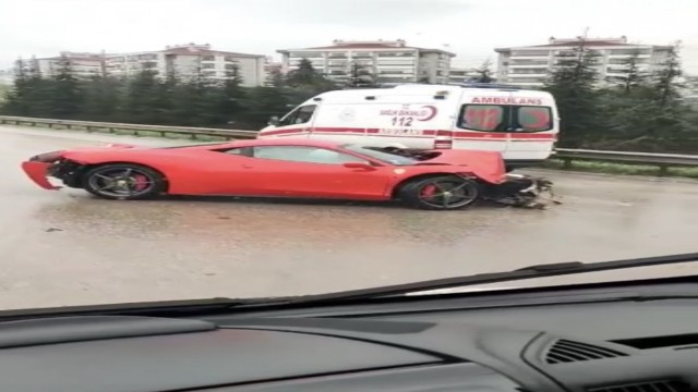 7 milyon TL’lik lüks aracın kazadan önceki ve sonraki halini görenler şaşkınlıklarını gizleyemedi