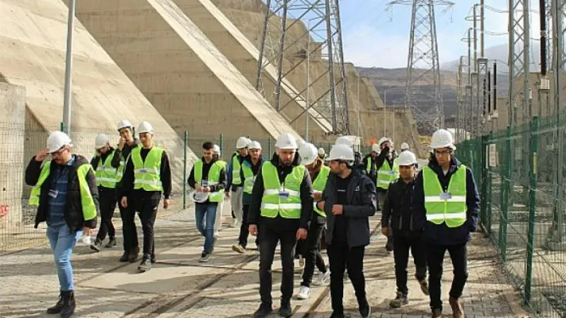 Geleceğin mühendisleri, Türkiye’nin ilk hibrit enerji santralini ziyaret etti