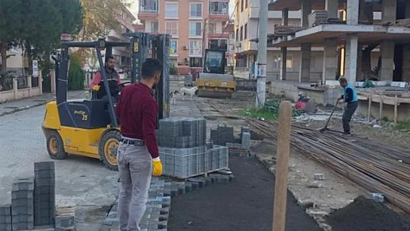 Edremit’te Bozuk Yollar Tamirleniyor