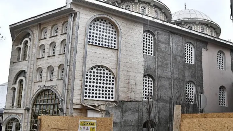 Elmasbahçeler Merkez Camii’ne yeni minare