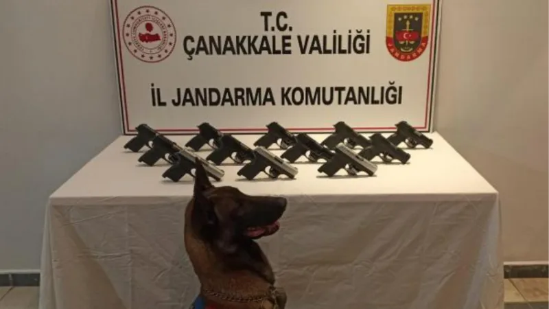 Çanakkale'de ruhsatsız 12 tabanca ele geçirildi; 3 gözaltı