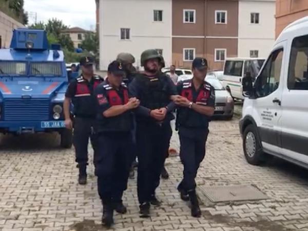 'Arazi' kavgasında 2 akrabasını pompalı tüfekle öldürdü