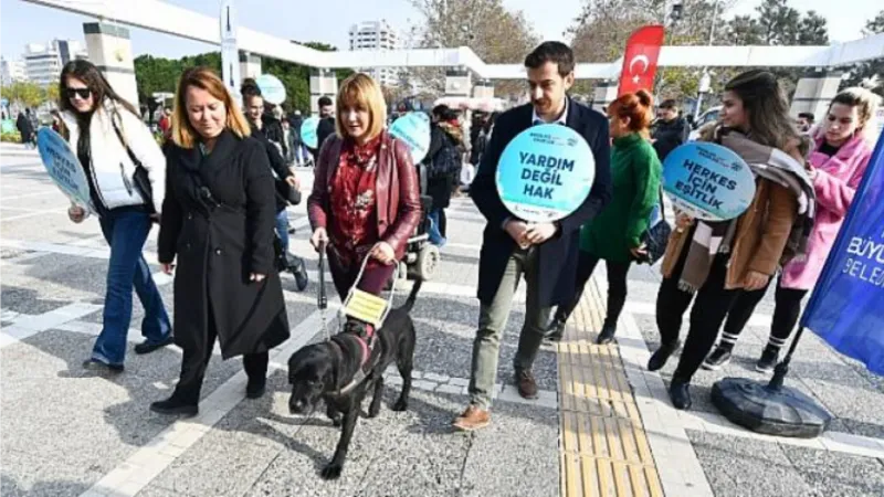 Rehber köpekler toplu ulaşımda