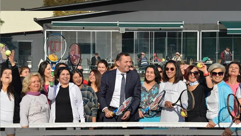 Çay saatinde tenis öğrenmeye ne dersiniz