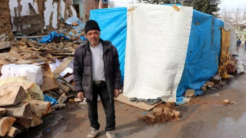 2 çocuk babası depremzede: Her taraf çatladı ve yarıldı