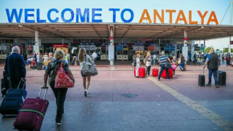 Antalya turizmine 2022 dopingi; Yüzde 48 artış, 13.4 milyon turist