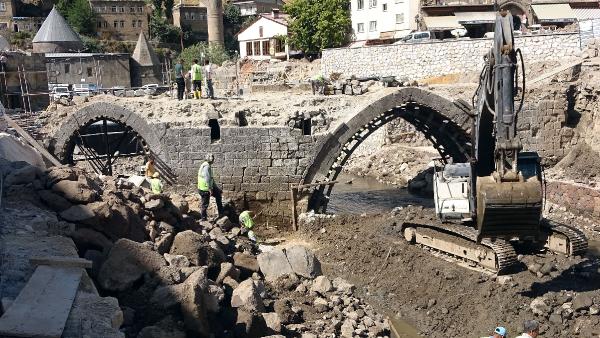 Bitlis'in tarihi köprüleri araç trafiğine kapalı, yayalara açık olacak