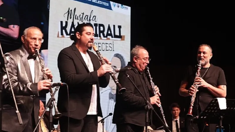 Mustafa Kandıralı'yı anma gecesinde yer yerinden oynadı