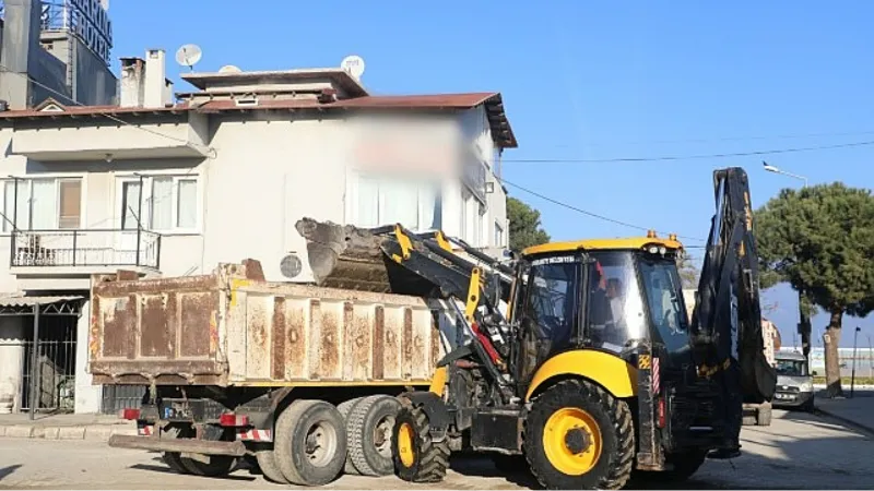 Burhaniye'de Yol Yapımı Devam Ediyor