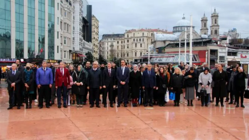 Taksim'de öğretmenler günü için tören