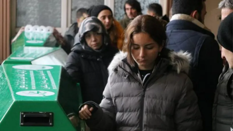 Depremde yaşamını yitiren 6 kişi Zonguldak'ta toprağa verildi